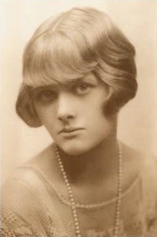 Sepia photo of Daphne du Maurier